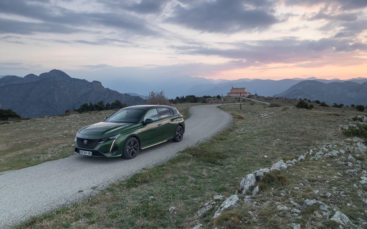 Peugeot 308 GT Hybrid 225 e-EAT8: le immagini ufficiali