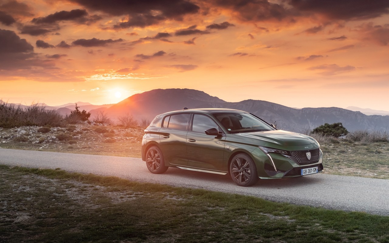 Peugeot 308 GT Hybrid 225 e-EAT8: le immagini ufficiali