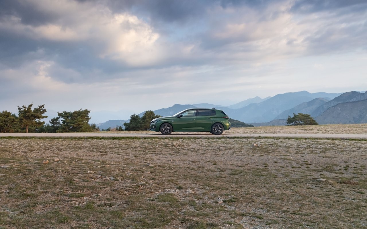 Peugeot 308 GT Hybrid 225 e-EAT8: le immagini ufficiali