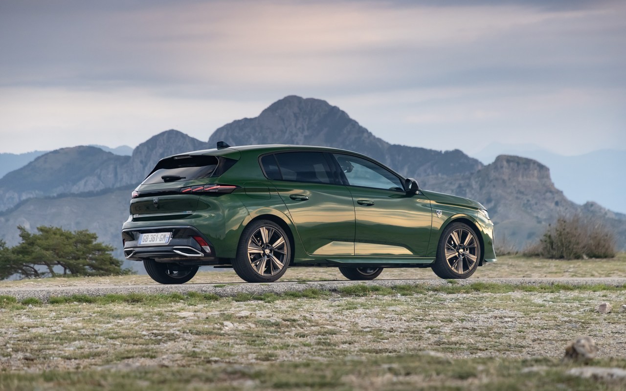 Peugeot 308 GT Hybrid 225 e-EAT8: le immagini ufficiali