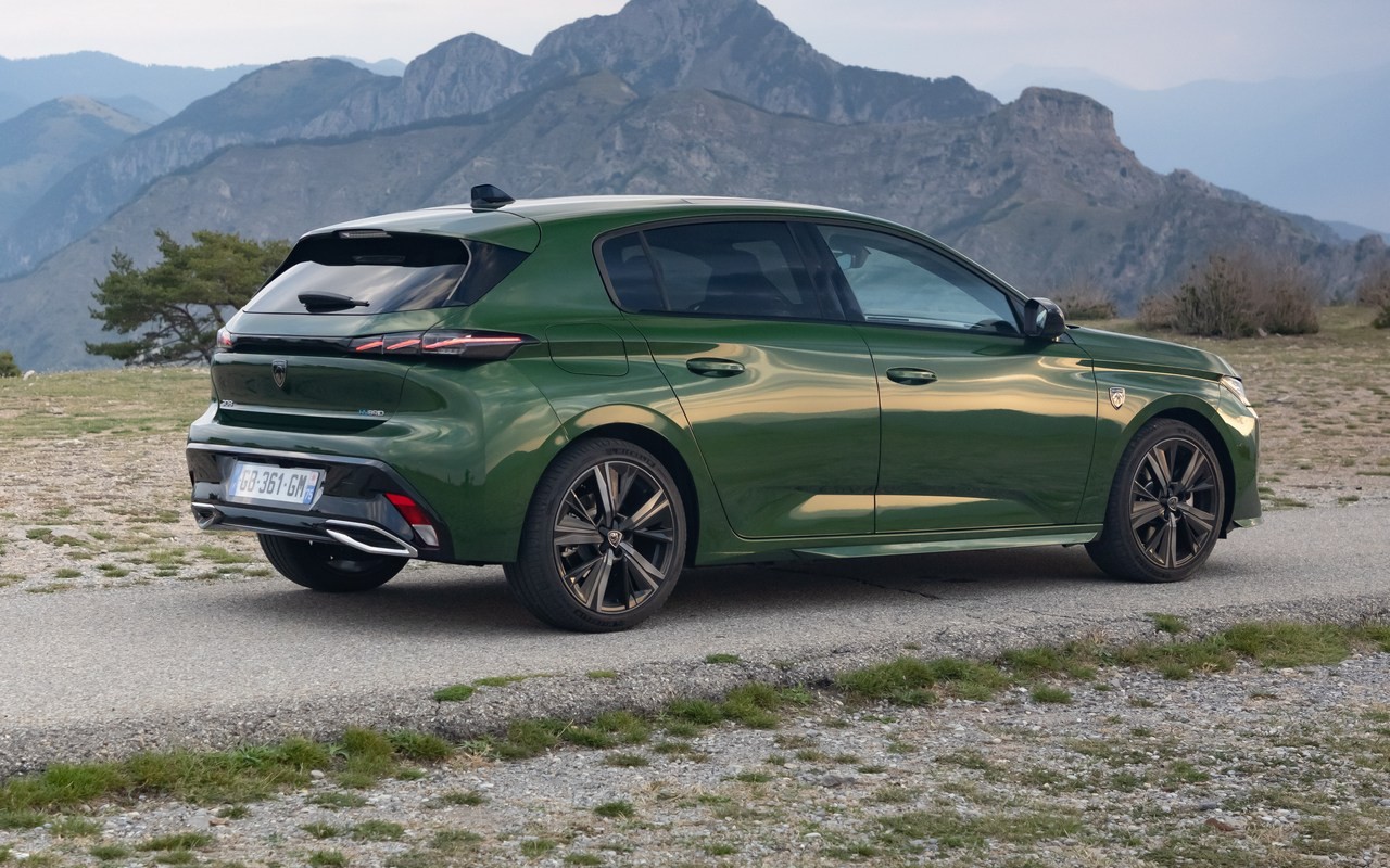 Peugeot 308 GT Hybrid 225 e-EAT8: le immagini ufficiali