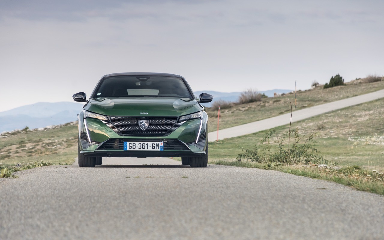 Peugeot 308 GT Hybrid 225 e-EAT8: le immagini ufficiali