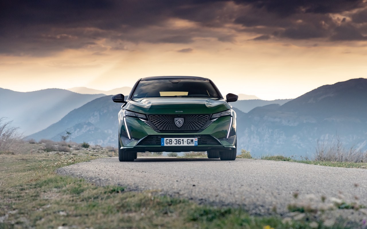 Peugeot 308 GT Hybrid 225 e-EAT8: le immagini ufficiali