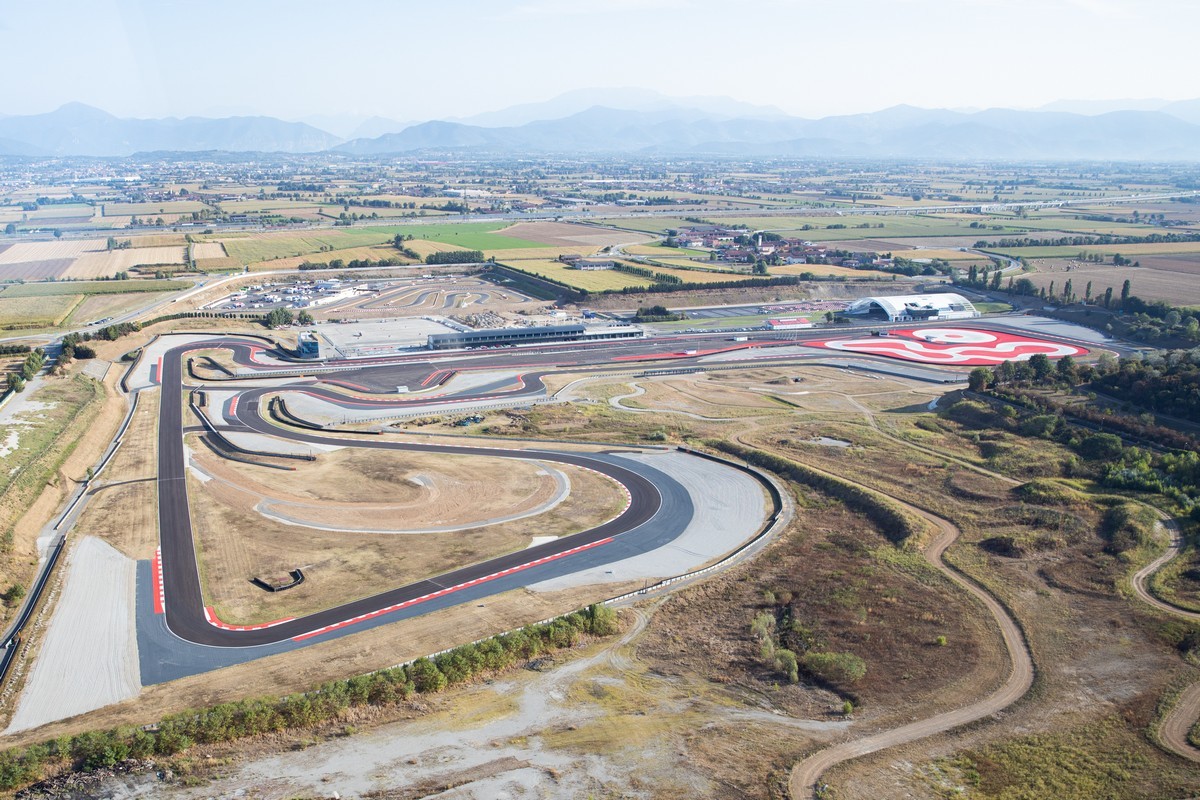 Porsche: apre l’Experience Center Franciacorta