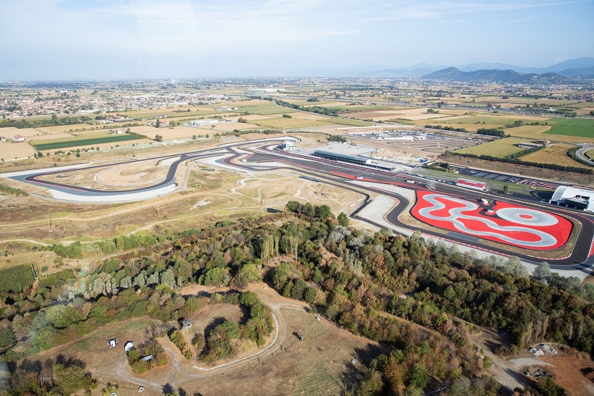 Porsche: apre l’Experience Center Franciacorta