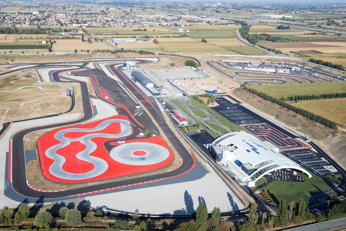 Porsche: apre l’Experience Center Franciacorta