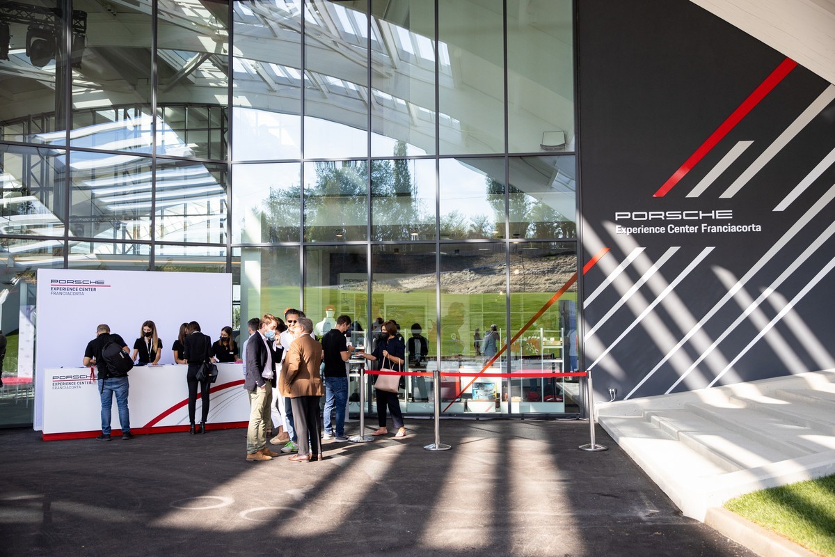 Porsche: apre l’Experience Center Franciacorta