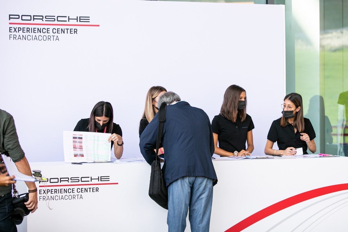 Porsche: apre l’Experience Center Franciacorta