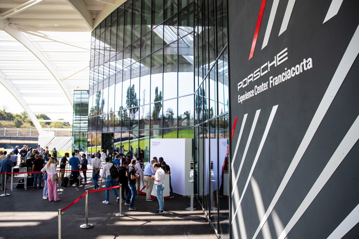 Porsche: apre l’Experience Center Franciacorta