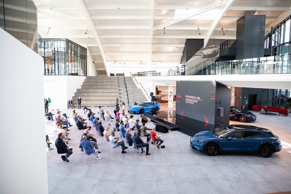 Porsche: apre l’Experience Center Franciacorta