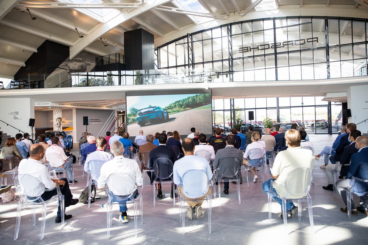 Porsche: apre l’Experience Center Franciacorta