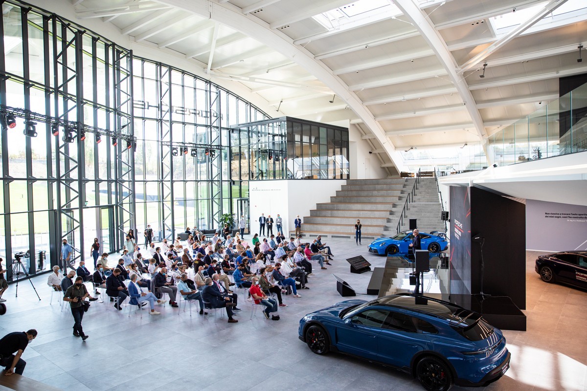 Porsche: apre l’Experience Center Franciacorta