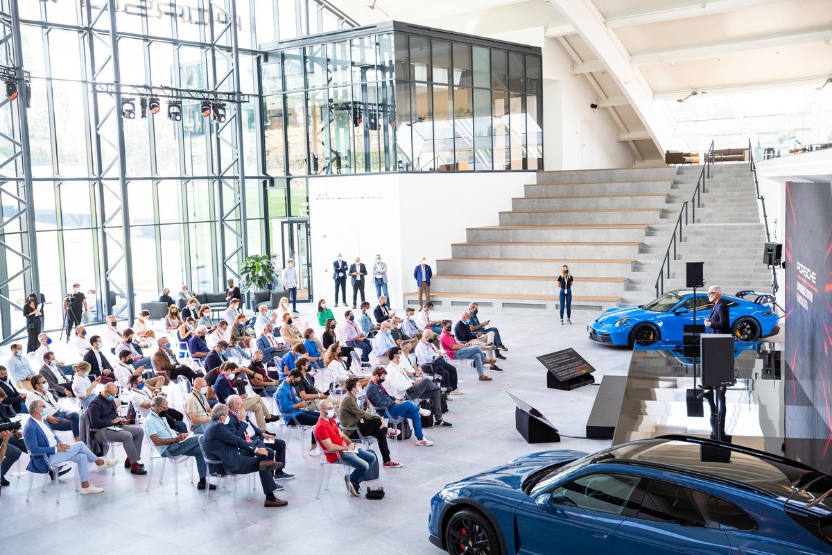 Porsche: apre l’Experience Center Franciacorta