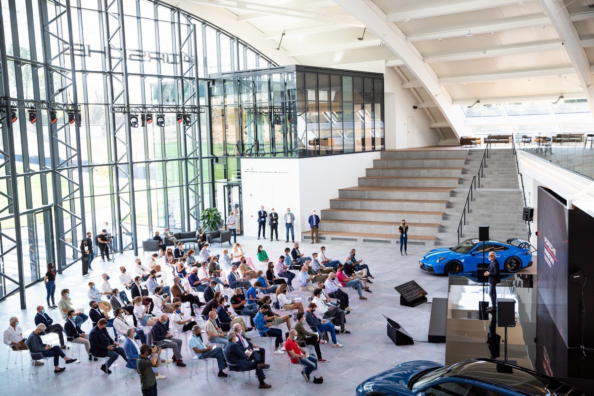 Porsche: apre l’Experience Center Franciacorta