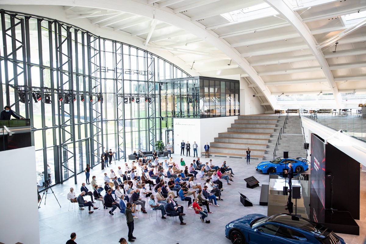 Porsche: apre l’Experience Center Franciacorta