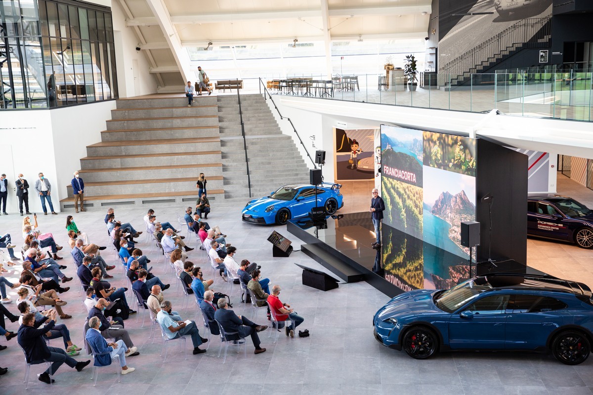 Porsche: apre l’Experience Center Franciacorta