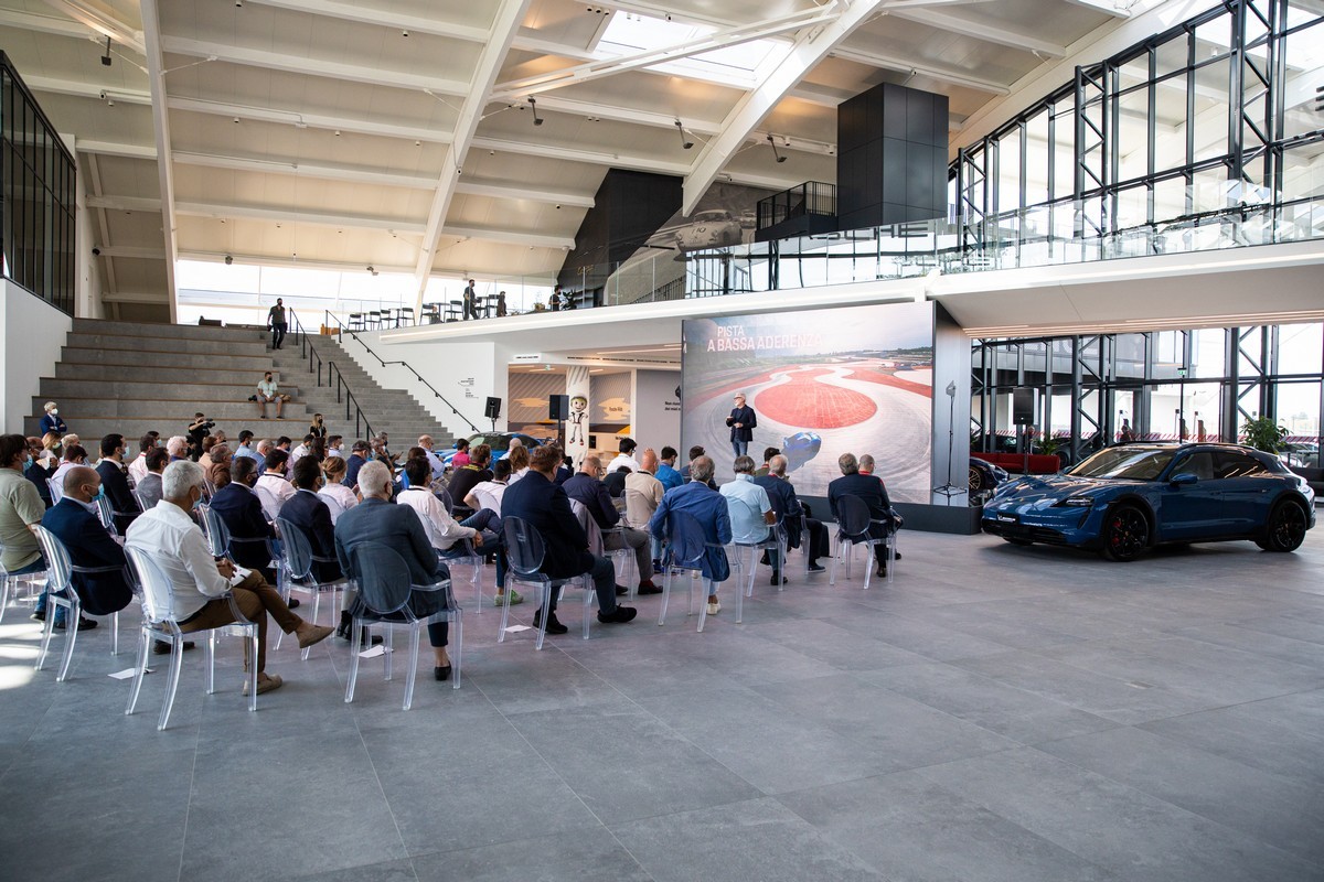 Porsche: apre l’Experience Center Franciacorta