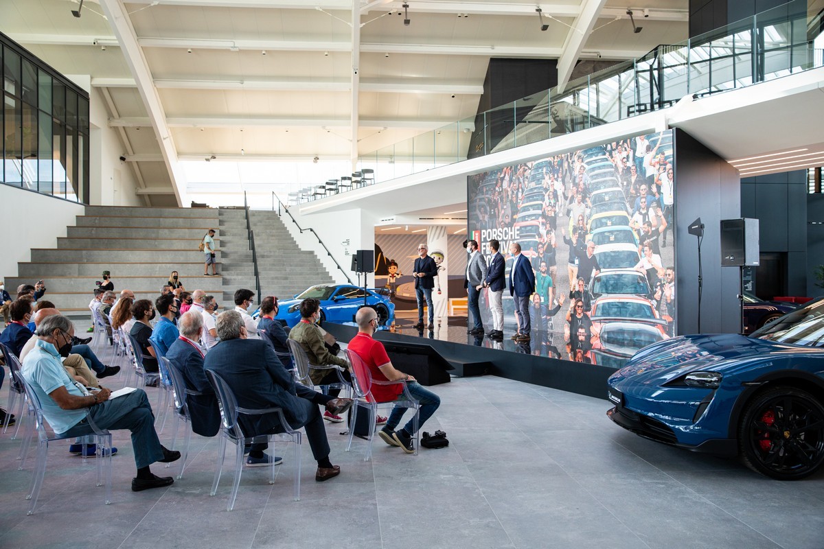 Porsche: apre l’Experience Center Franciacorta