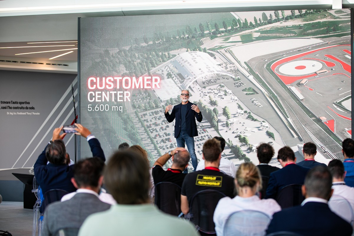 Porsche: apre l’Experience Center Franciacorta