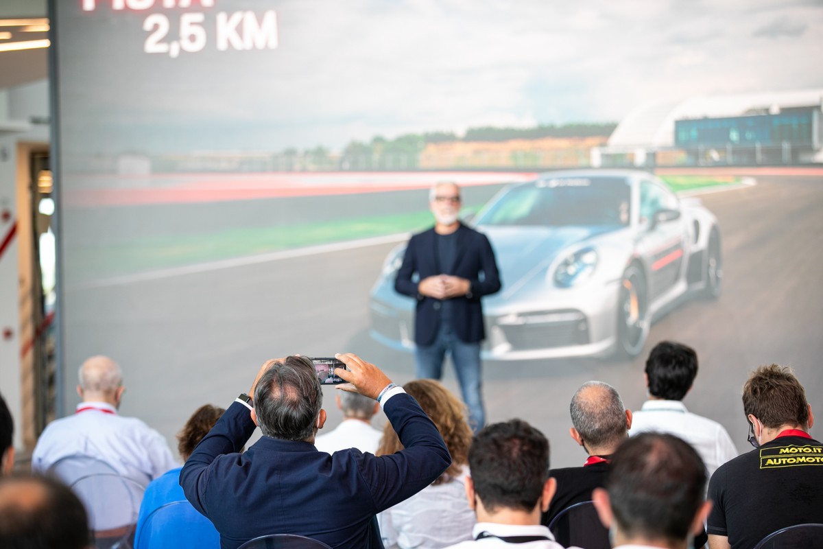 Porsche: apre l’Experience Center Franciacorta