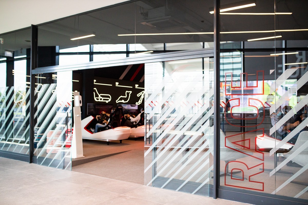 Porsche: apre l’Experience Center Franciacorta