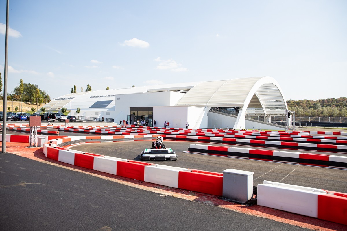 Porsche: apre l’Experience Center Franciacorta