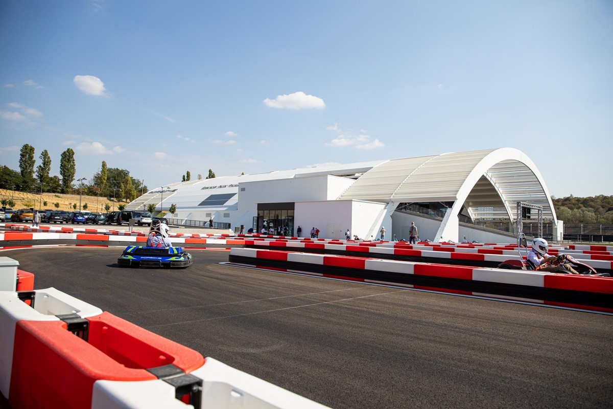 Porsche: apre l’Experience Center Franciacorta