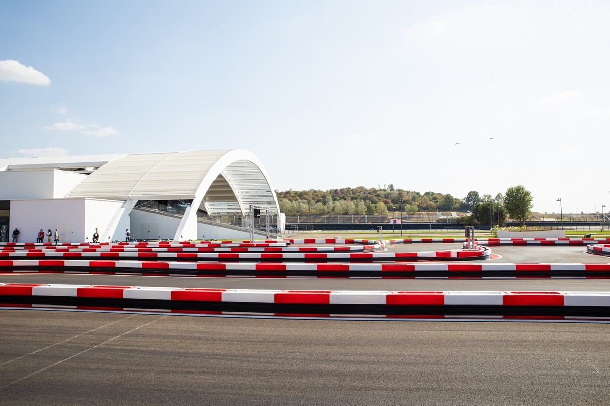 Porsche: apre l’Experience Center Franciacorta