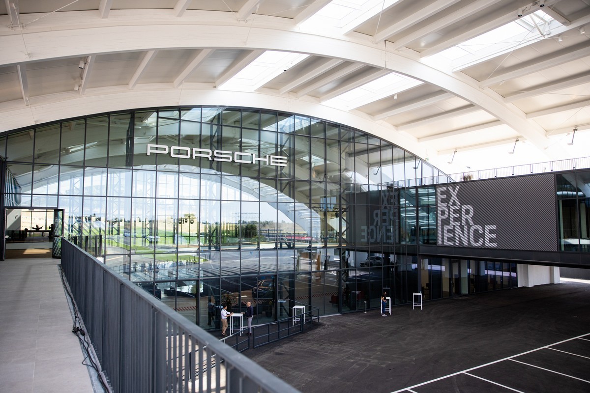 Porsche: apre l’Experience Center Franciacorta