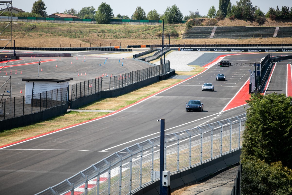 Porsche: apre l’Experience Center Franciacorta