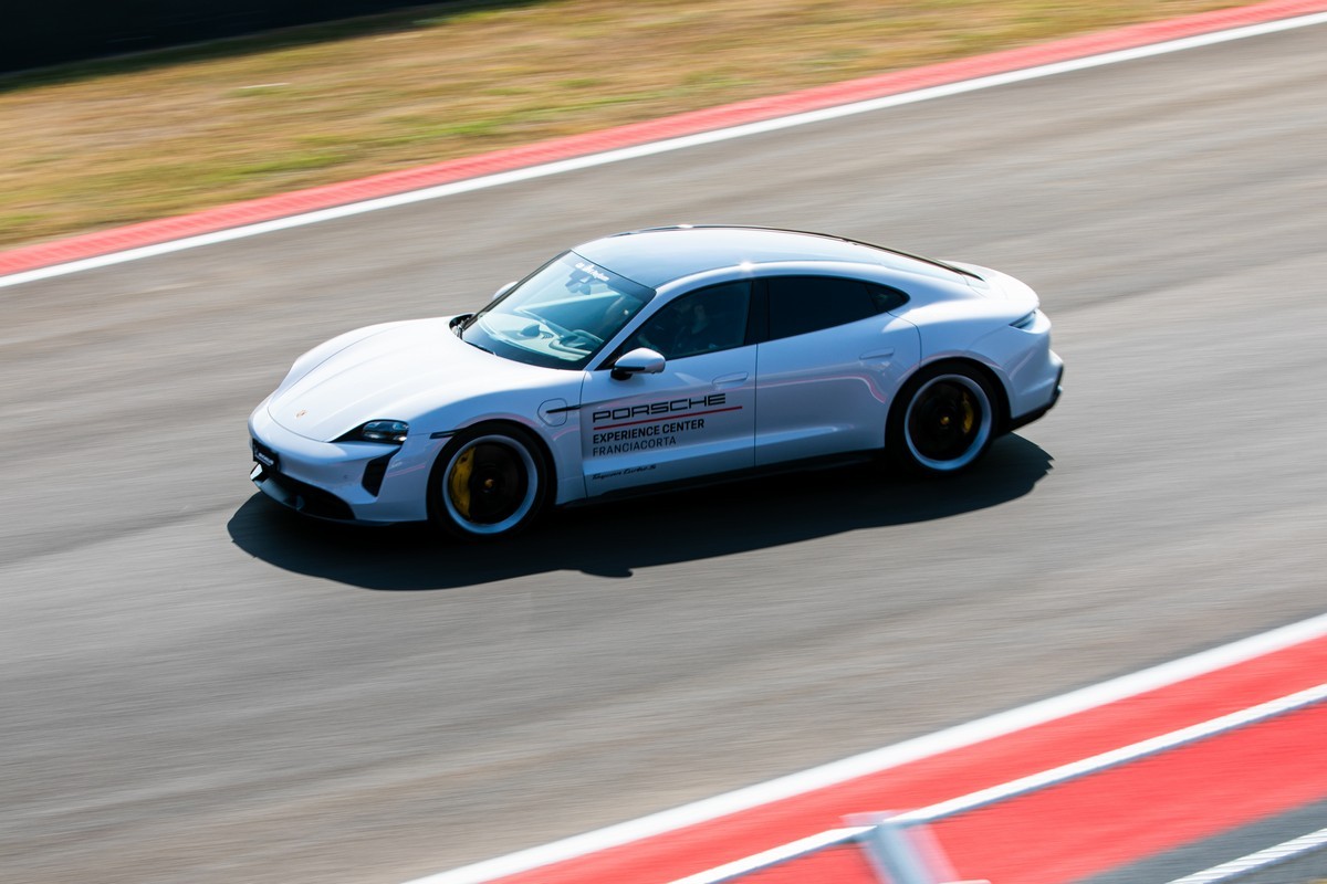 Porsche: apre l’Experience Center Franciacorta