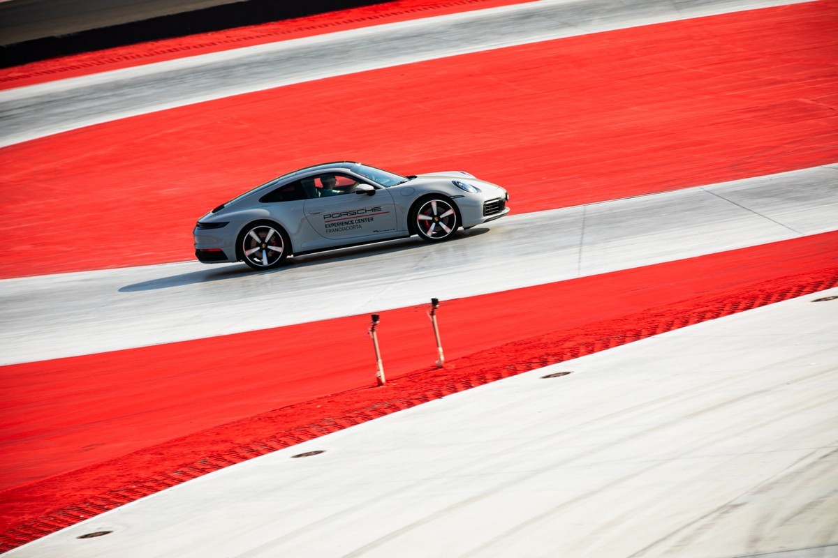 Porsche: apre l’Experience Center Franciacorta