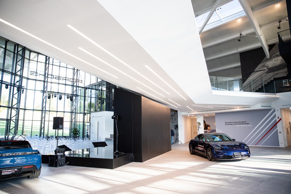 Porsche: apre l’Experience Center Franciacorta