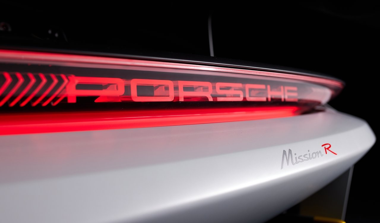 Porsche Mission R Concept: le immagini ufficiali