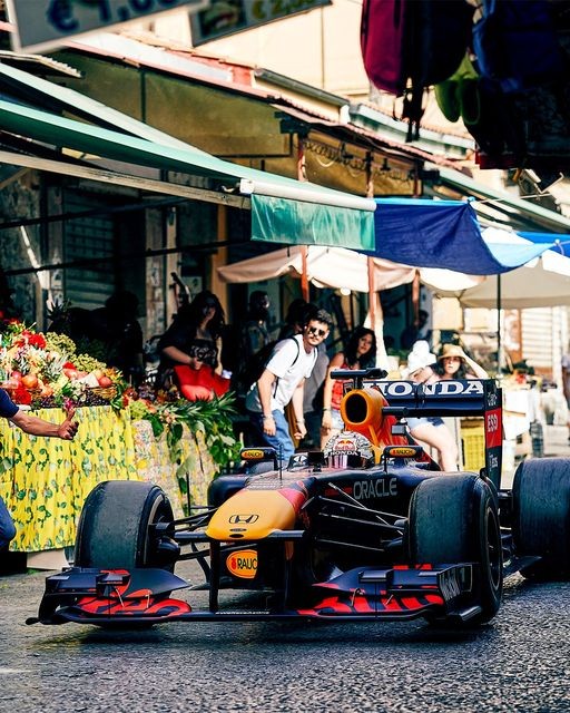 F1, Red Bull: lo show da Palermo a Monza