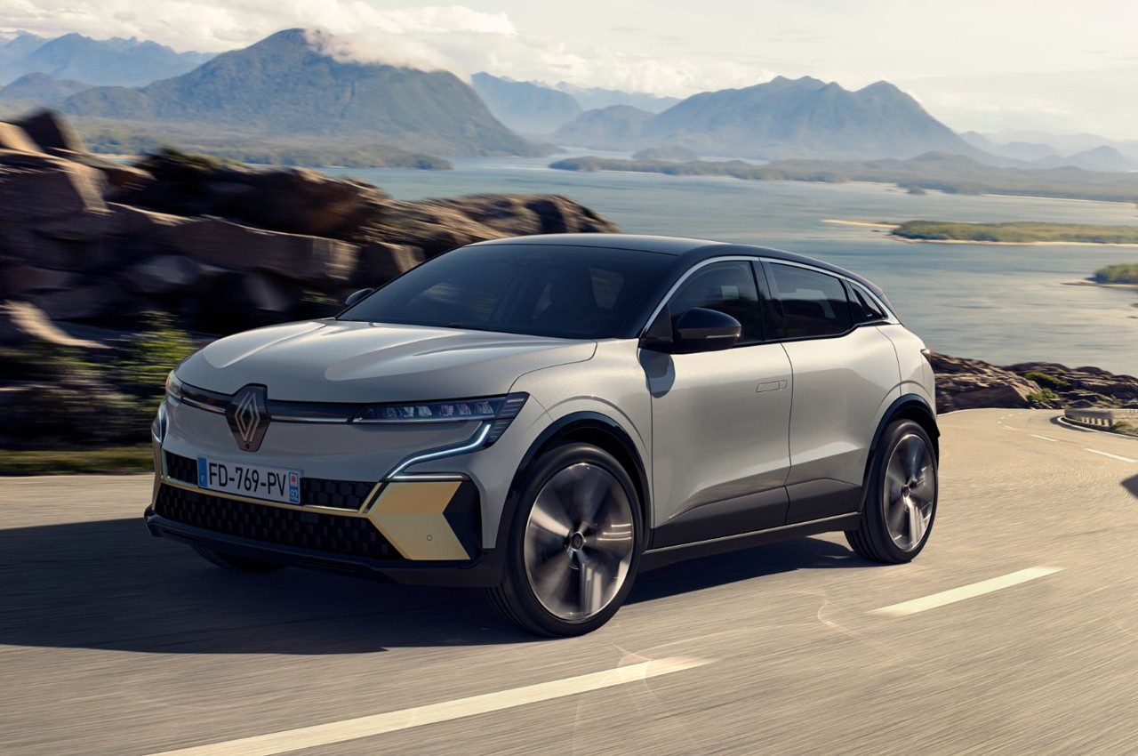 Renault Mégane E-Tech: immagini ufficiali