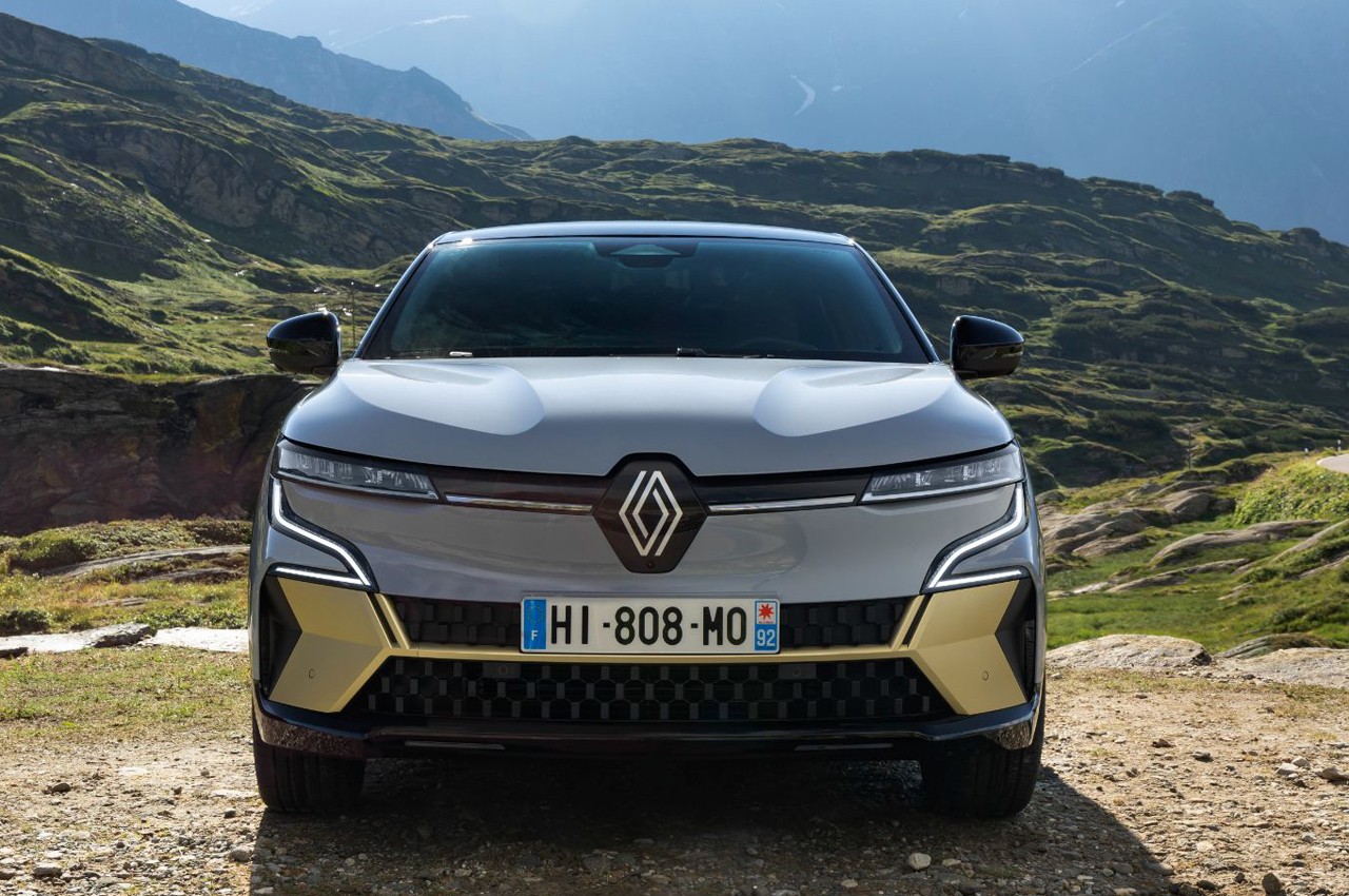 Renault Mégane E-Tech: immagini ufficiali