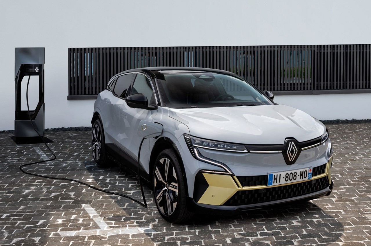 Renault Mégane E-Tech: immagini ufficiali