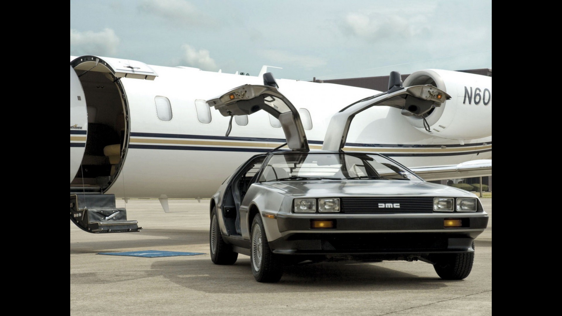 DeLorean DMC-12: le immagini ufficiali