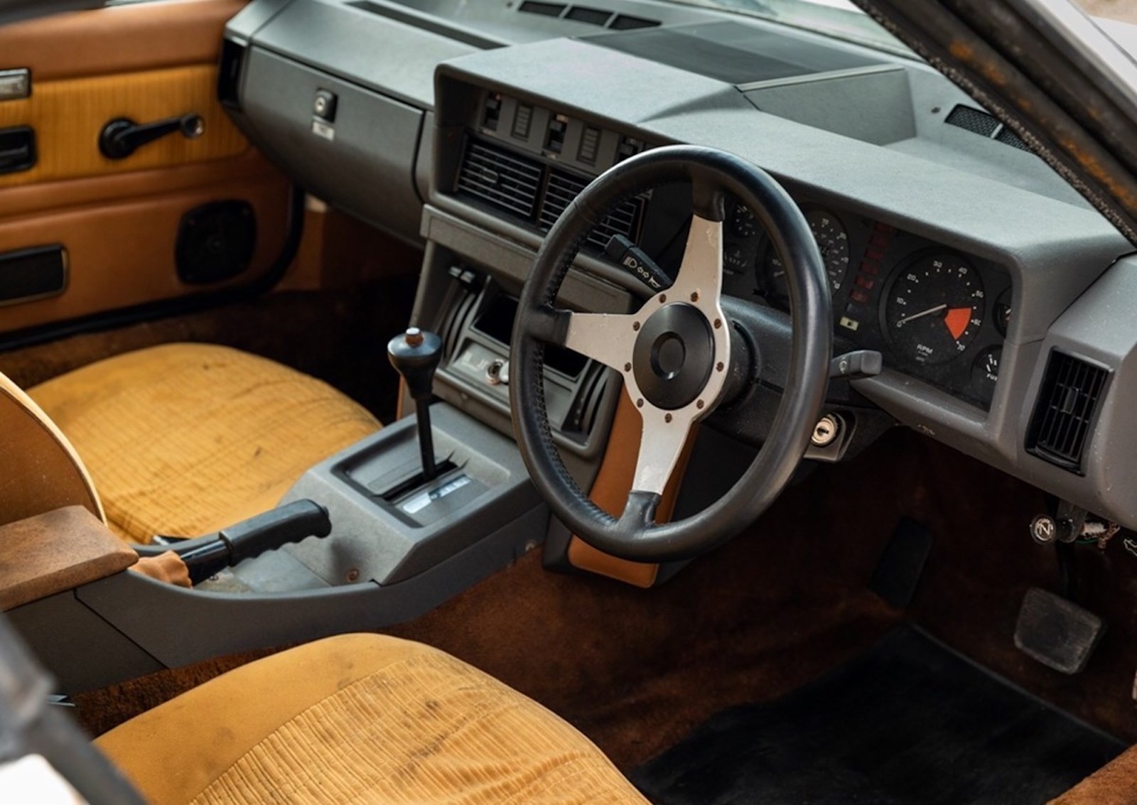 Triumph TR8 Cabrio: le immagini