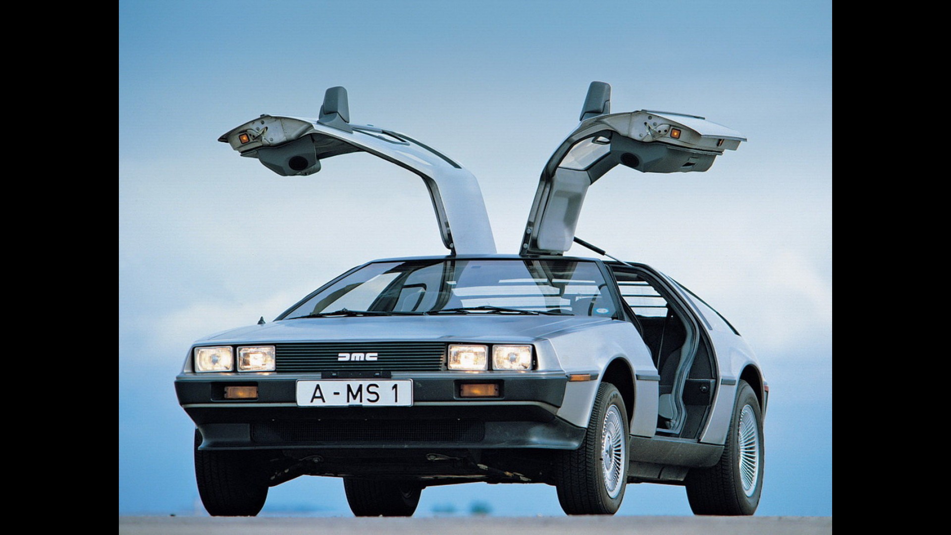 DeLorean DMC-12: le immagini ufficiali