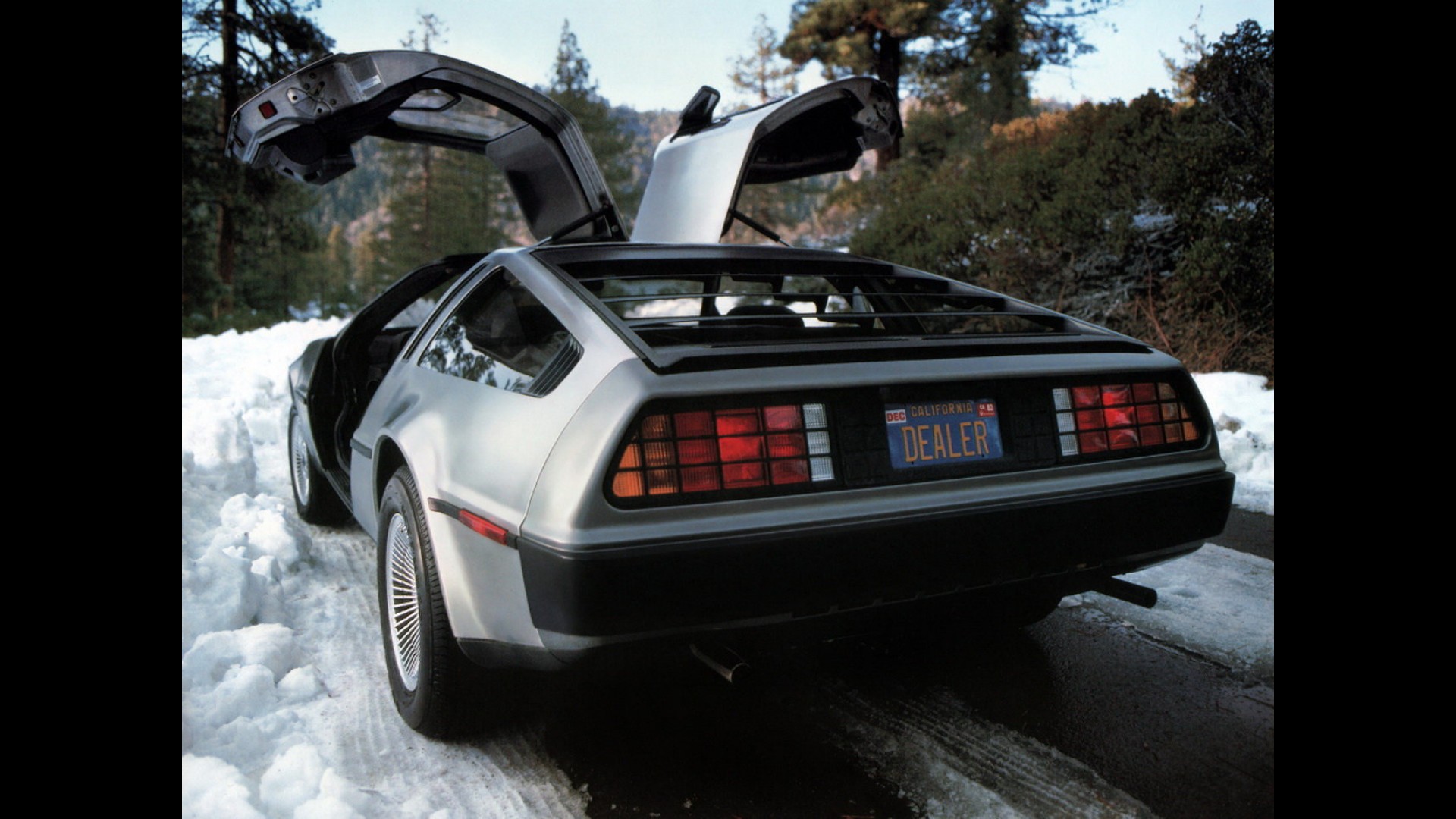 DeLorean DMC-12: le immagini ufficiali