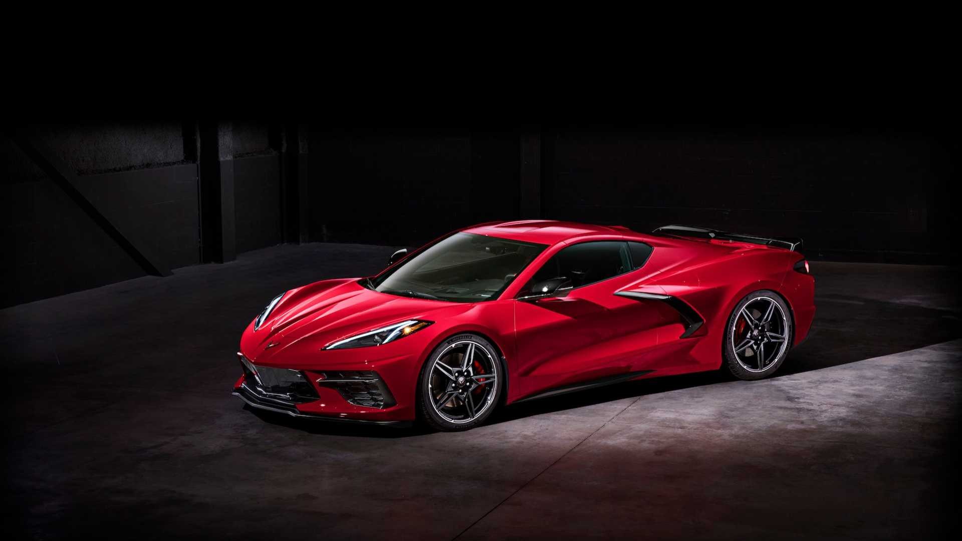 Nuova Chevrolet Corvette Stingray C8: immagini ufficiali