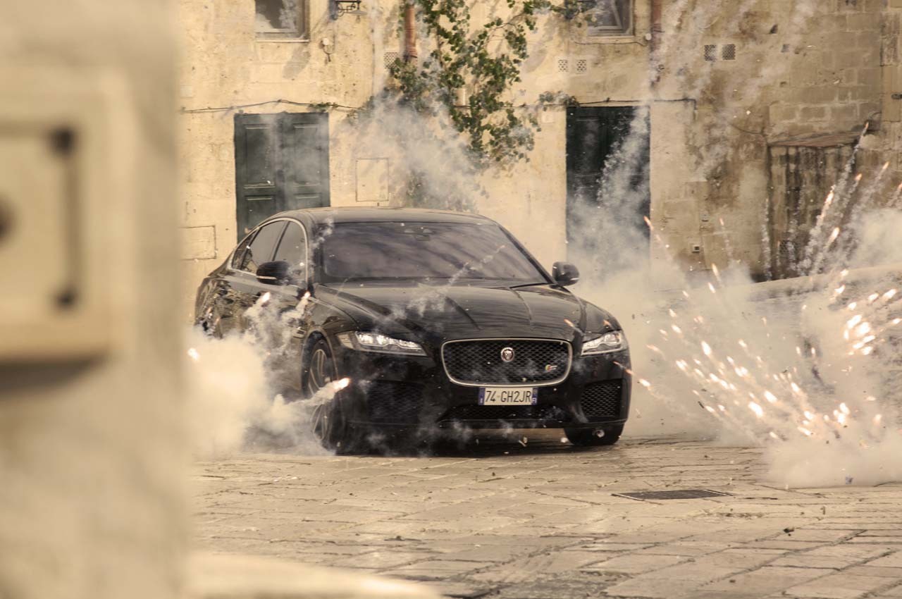 La Jaguar XF a Matera con James Bond