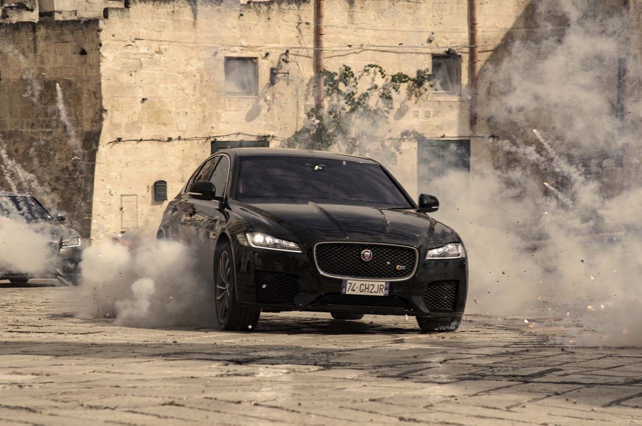 La Jaguar XF a Matera con James Bond