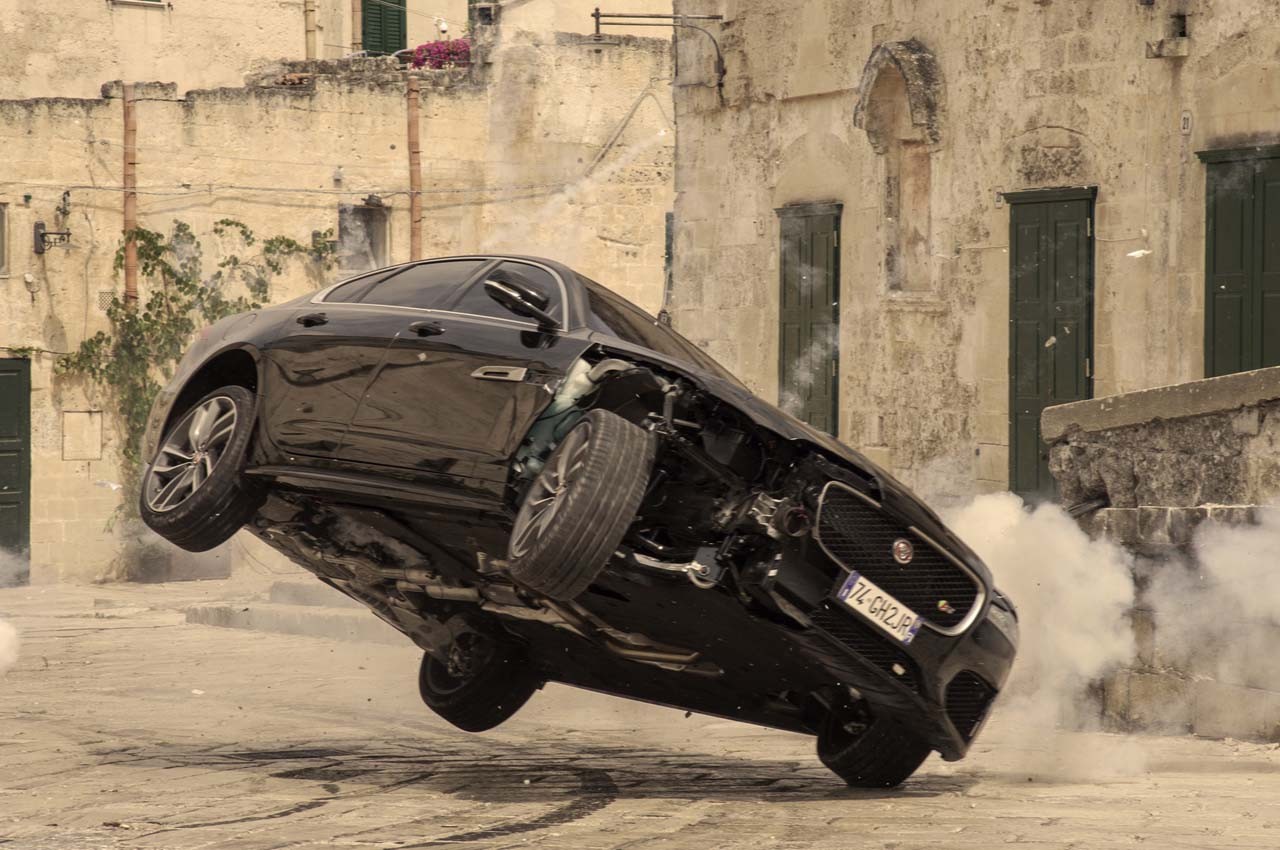 La Jaguar XF a Matera con James Bond