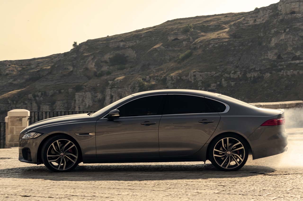 La Jaguar XF a Matera con James Bond