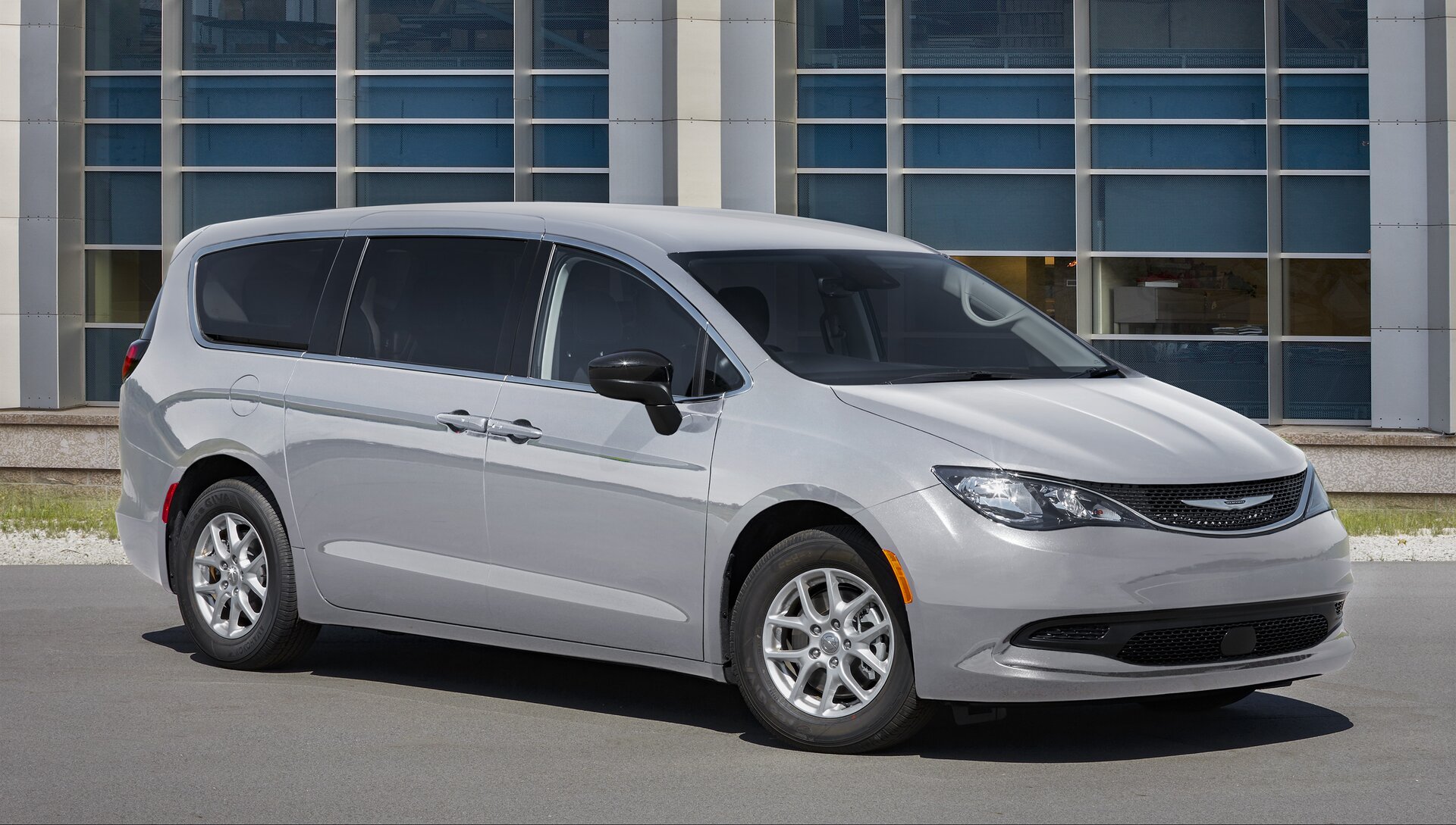 Chrysler Voyager MY 2021: le immagini ufficiali