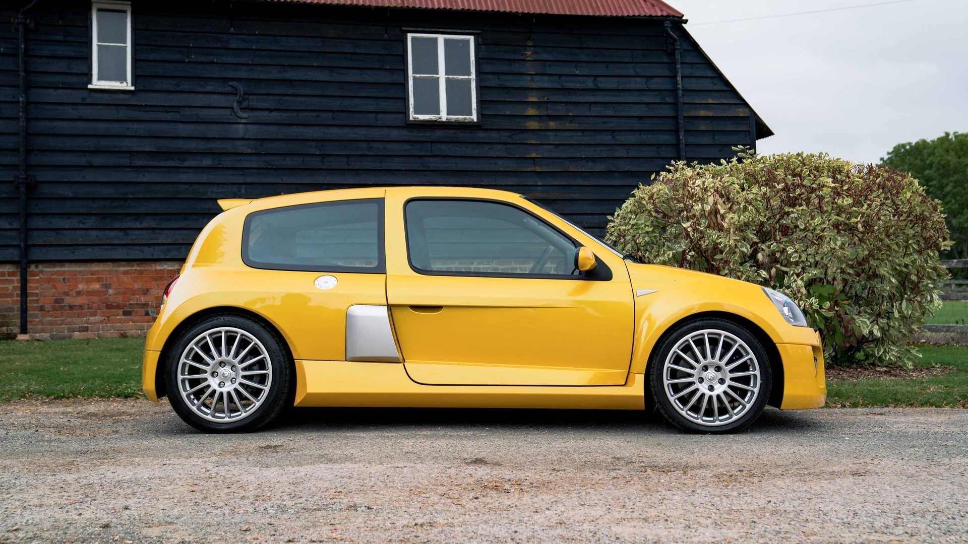 Renault Clio V6 in vendita all'asta: le immagini ufficiali