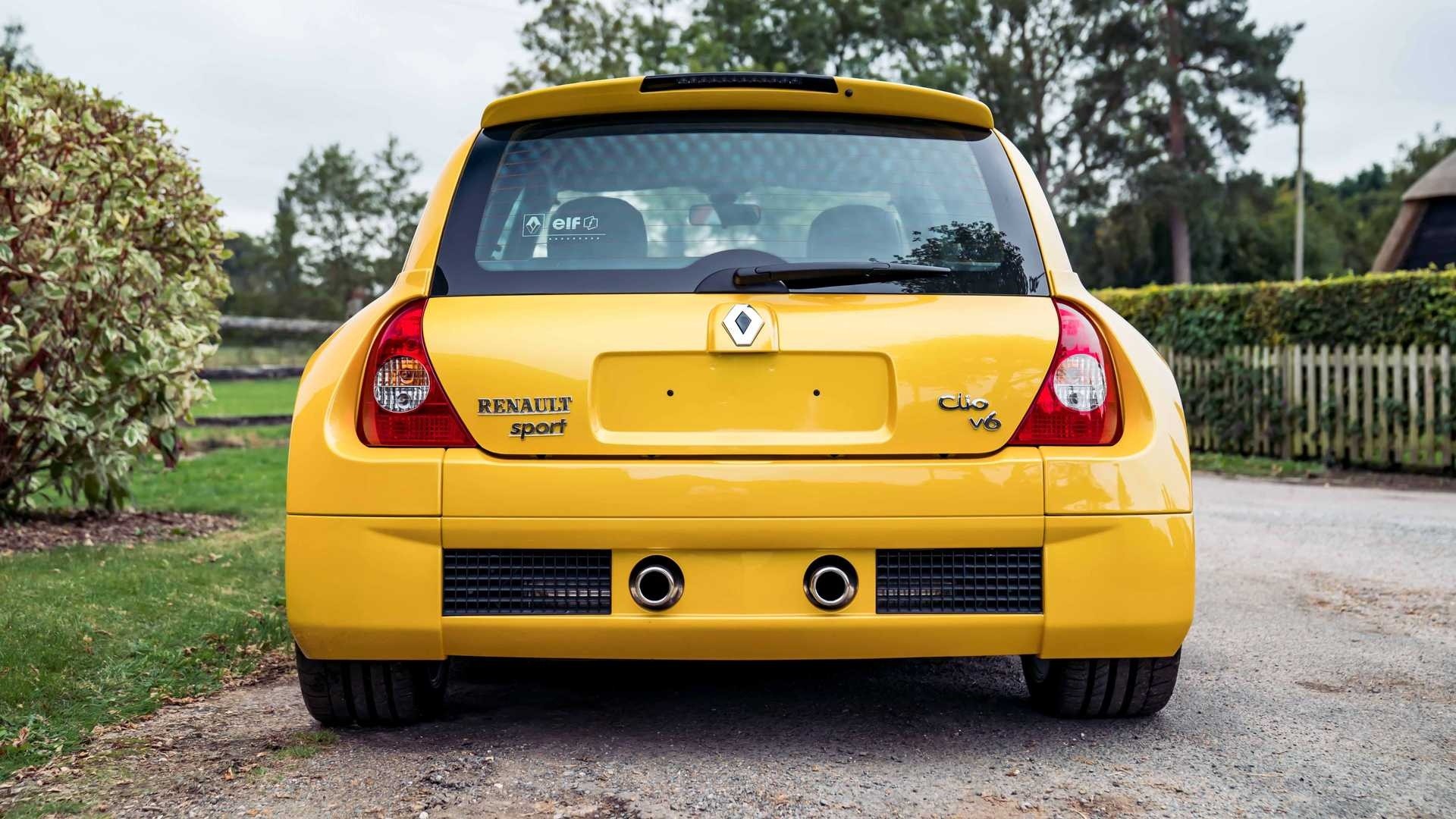 Renault Clio V6 in vendita all'asta: le immagini ufficiali